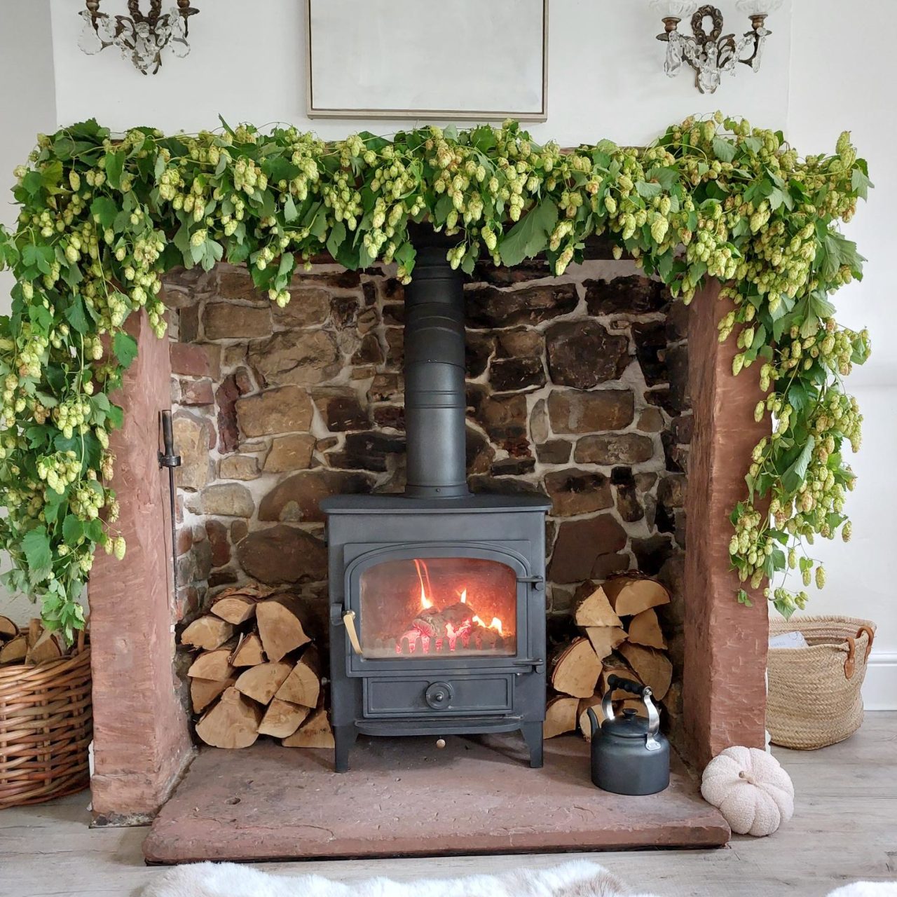 Hop Garlands Hukins Hops