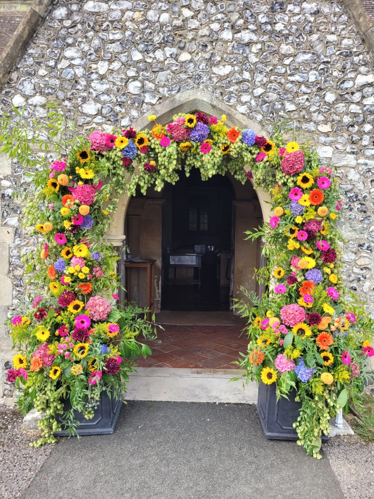 Guide & Inspiration: Using Hops for Weddings - Statement Styling Without the Stress Hukins Hops