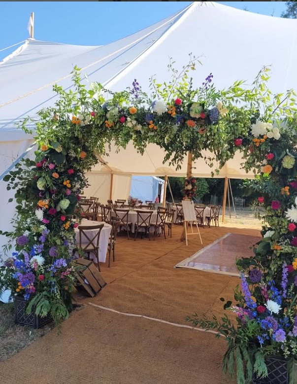 Guide & Inspiration: Using Hops for Weddings - Statement Styling Without the Stress Hukins Hops